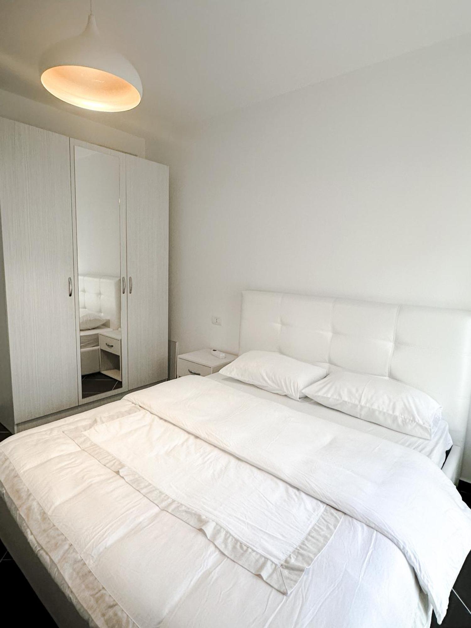 Sea View Apartments Dıraç Dış mekan fotoğraf